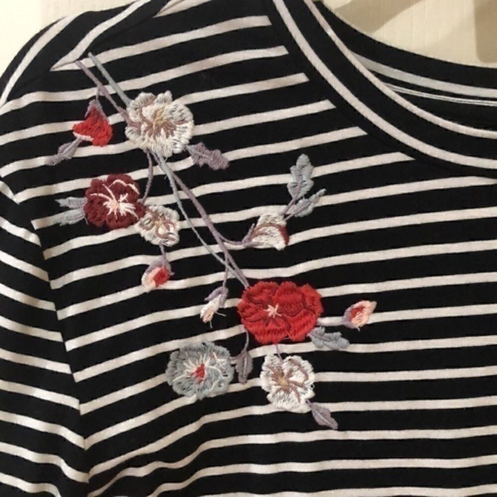 NWT Loft‎ Embroidered Blouse - Picture 2 of 5